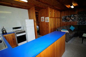 Moving Waters Self Contained Moored Houseboat - Accommodation Kalgoorlie 5