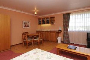 McNevins Warwick Motel And Gunyah Restaurant - Accommodation Kalgoorlie 5