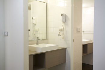 Ibis Melbourne Hotel And Apartments - Accommodation Kalgoorlie 13