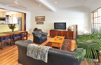Holly Lodge - Accommodation Kalgoorlie 28