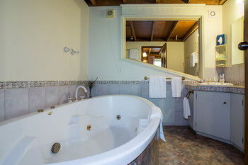 A Camelot Tower & Penthouse - Accommodation Kalgoorlie 50