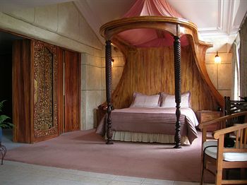A Camelot Tower & Penthouse - Accommodation Kalgoorlie 0