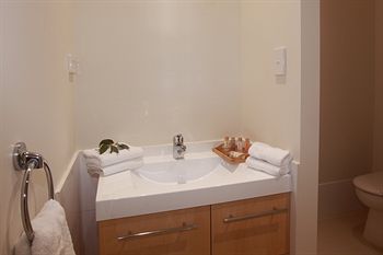 H Boutique Hotel - Accommodation Kalgoorlie 2