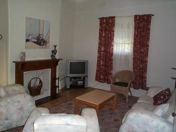 Aaron Cottage - Accommodation Kalgoorlie 2