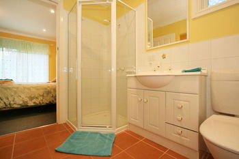 Roseland Holiday House - Accommodation Kalgoorlie 0