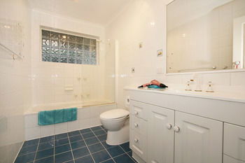 Roseland Holiday House - Accommodation Kalgoorlie 1