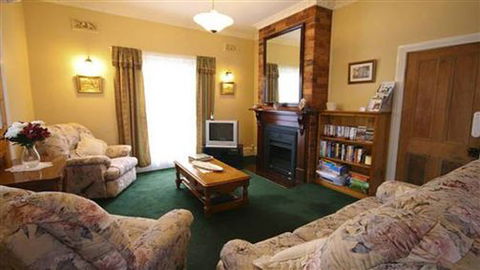 Airleigh-Rose Cottage - Accommodation Kalgoorlie 2