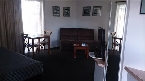 Budget On The Lake - Accommodation Kalgoorlie 0