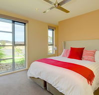 Canadian Lakehouse - Accommodation Kalgoorlie
