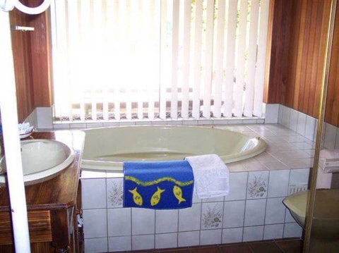 Bott's Beach Retreat - Accommodation Kalgoorlie 3