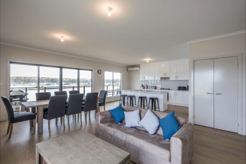 River Shack Rentals - Living The Dream - Accommodation Kalgoorlie 89