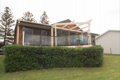 Norfolks - Accommodation Kalgoorlie 1