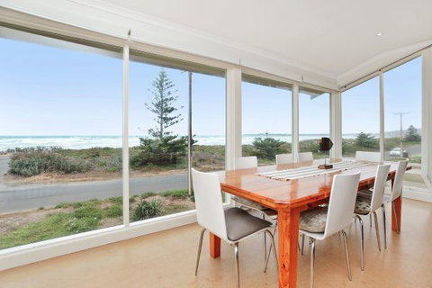 Willows - Accommodation Kalgoorlie 0