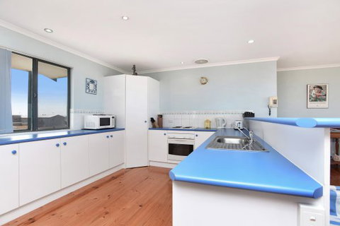 Ambergris - Accommodation Kalgoorlie 1