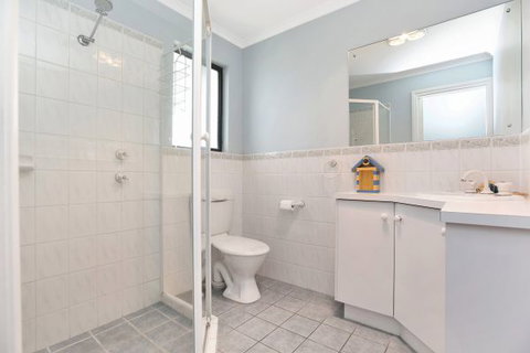 Ambergris - Accommodation Kalgoorlie 8