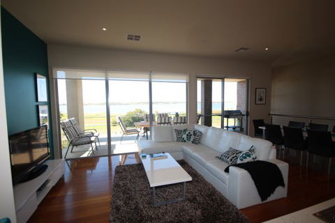 LJ Hooker Goolwa Holiday Rentals - 42 Underwood Avenue, Goolwa Beach - Accommodation Kalgoorlie 0