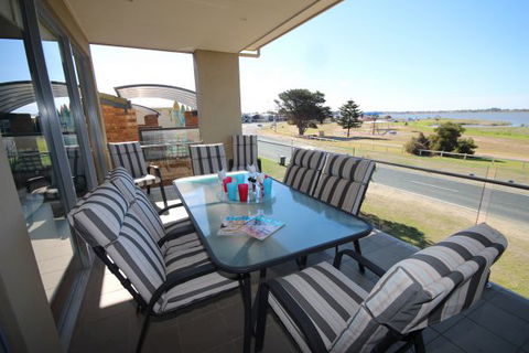 LJ Hooker Goolwa Holiday Rentals - 42 Underwood Avenue, Goolwa Beach - Accommodation Kalgoorlie 1