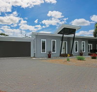 Poolside - Accommodation Kalgoorlie