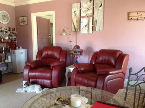 Must Love Dogs B&B And Self-Contained Cottage - Accommodation Kalgoorlie 7