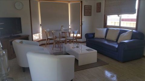 Must Love Dogs B&B And Self-Contained Cottage - Accommodation Kalgoorlie 9