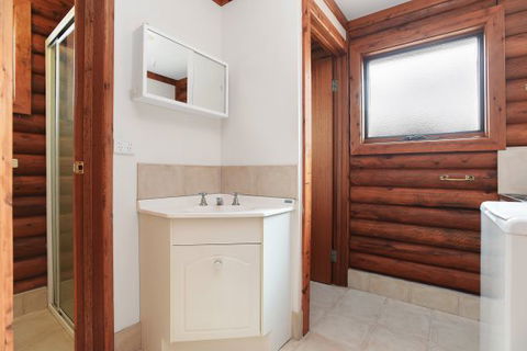 Sam's - Accommodation Kalgoorlie 8