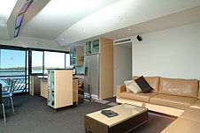 Whitewater Houseboat - Accommodation Kalgoorlie 2