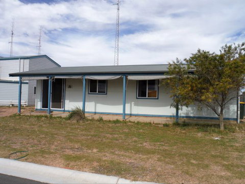 Wallaroo Waves - Accommodation Kalgoorlie 0