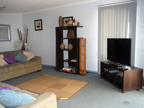 Wallaroo Waves - Accommodation Kalgoorlie 1