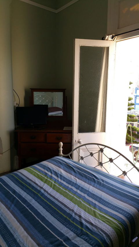 Foreshore Backpackers - Accommodation Kalgoorlie 0
