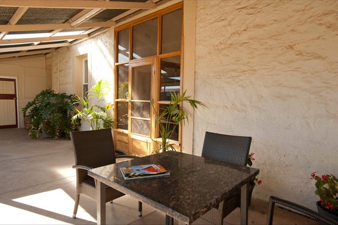 Black Jack Get-A-Way - Nana's Home - Accommodation Kalgoorlie 0