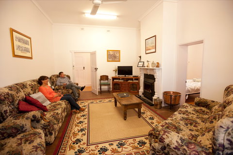 Black Jack Get-A-Way - Nana's Home - Accommodation Kalgoorlie 4