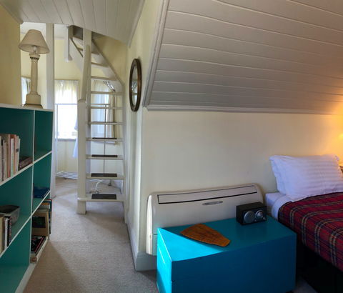 Eastern Beach Art House - Accommodation Kalgoorlie 3