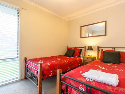 Mirramar House - Accommodation Kalgoorlie 6