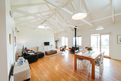 Yellow Dog Cottage - Accommodation Kalgoorlie 4