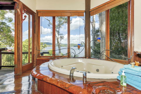 Secrets On The Lake - Accommodation Kalgoorlie 1