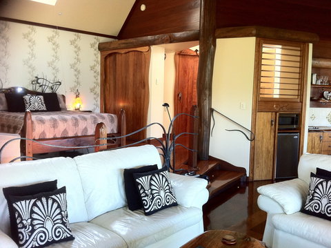 Secrets On The Lake - Accommodation Kalgoorlie 2