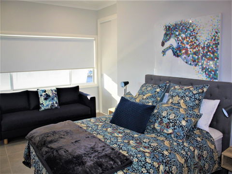 Coolah Shorts - Self Contained Apartments - Accommodation Kalgoorlie 0