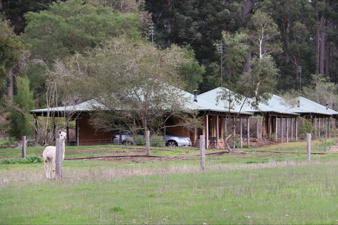 Treenbrook Cottages - Accommodation Kalgoorlie 0