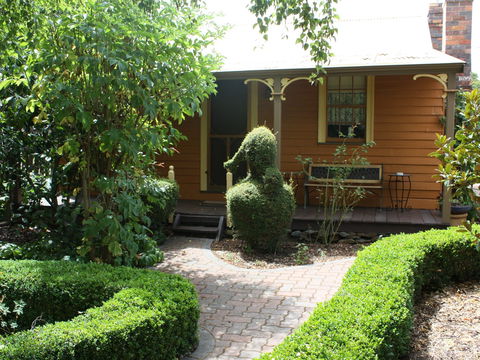 Westbury Gingerbread Cottages - The - Accommodation Kalgoorlie 2
