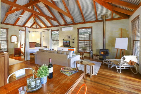 Billabong Moon - Accommodation Kalgoorlie 0