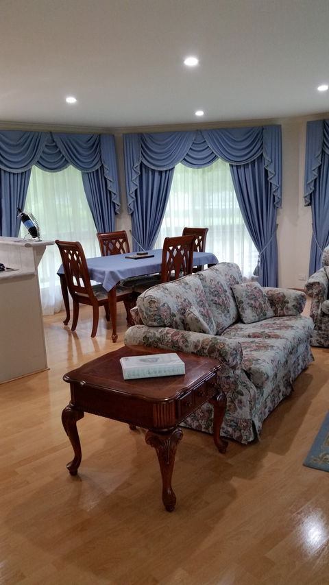 Carolynnes Cottages - Blue Wren Cottage - Accommodation Kalgoorlie 2