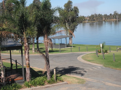 DC On The Lake - Accommodation Kalgoorlie 0