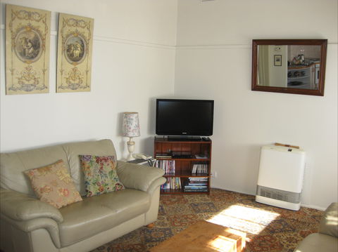 Peel Cottage - Accommodation Kalgoorlie 1