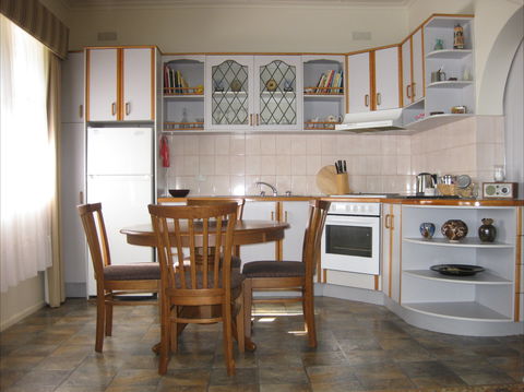 Peel Cottage - Accommodation Kalgoorlie 2