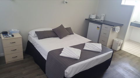 Queens Beach Hotel - Accommodation Kalgoorlie 1