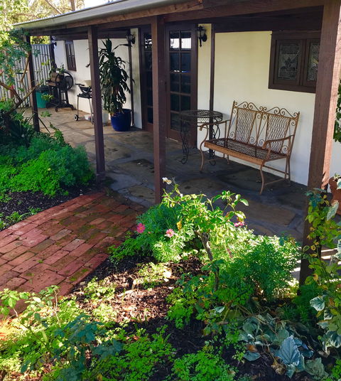 3 Divas Accommodation - The Moscato Cottage - Accommodation Kalgoorlie 0