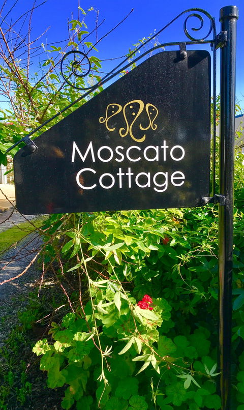 3 Divas Accommodation - The Moscato Cottage - Accommodation Kalgoorlie 1