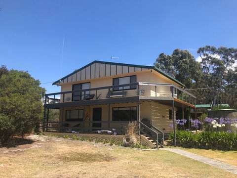 Barefoot Beach House - Accommodation Kalgoorlie 1