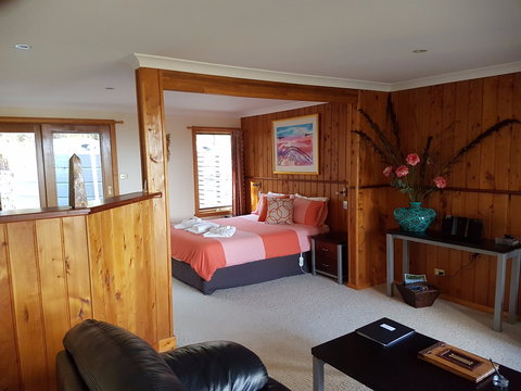 Bed In The Treetops - Accommodation Kalgoorlie 1