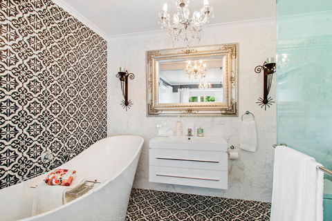 Sunnydell - Accommodation Kalgoorlie 0